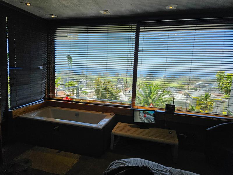 5 Bedroom Property for Sale in Green Point Western Cape